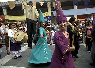 Fiesta medieval en las plazas de Santa Clara y Mayor de Castellón.
