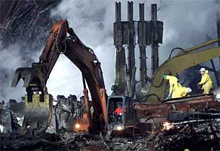 Trabajos de desescombro en la    zona cero,  en lo que era el World Trade Center de Nueva York.