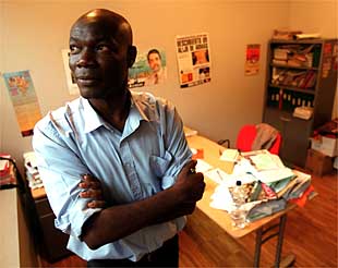 Boladji Omer Bertin Oke, ayer, en un despacho de la sede de IU en Bilbao.