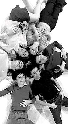 Imagen de los seis actores que participan en la obra teatral   Imagina. 