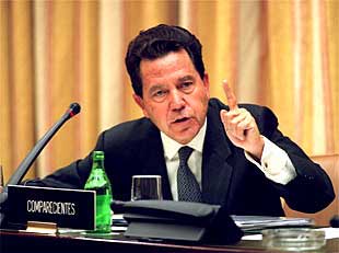 El ex secretario de Estado Enrique Giménez-Reyna, en la comisión parlamentaria de Gescartera.