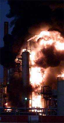 Espectacular incendio en Huelva