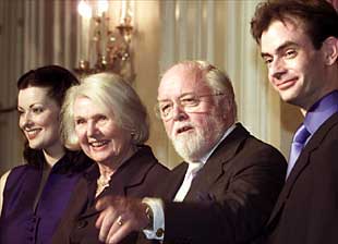 Celebración en Londres de los 50 años de representaciones de  La ratonera,  la famosa obra de Agatha Christie.