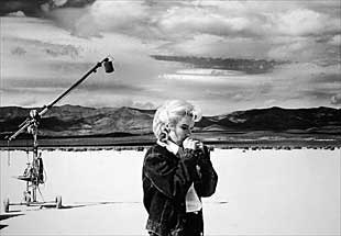 Marilyn Monroe, fotografiada durante el rodaje de    Vidas rebeldes. 