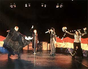 Un momento del montaje  Pasionaria,  de la compañía Bambalina Titelles de Valencia.