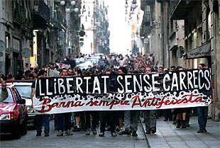 Cabeza de la manifestación que ayer recorrió el centro de Barcelona.