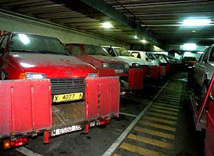 Depósito de vehículos retirados por la grúa en la plaza de Colón, en una imagen del pasado febrero.