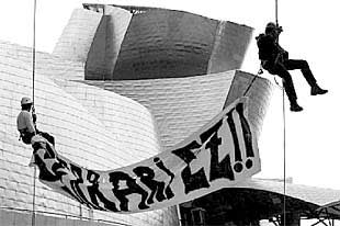 Protesta contra la guerra y la &apos;hipocresía&apos;