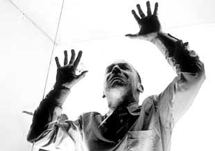 El actor Martin Wuttke, en el monólogo  Artaud recuerda a Hitler y el Romanische Café .