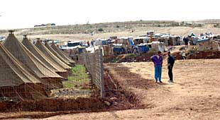 EL MAYOR CENTRO DE INMIGRANTES DE EUROPA, DESBORDADO.