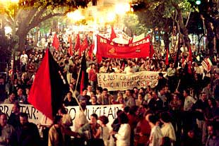 Más de 10.000 andaluces piden que la justicia sustituya a la guerra