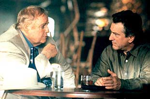 Marlon Brando, a la izquierda, y Robert de Niro, en la película    Un golpe maestro. 