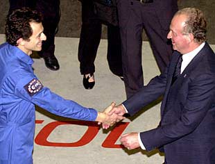 Un monarca en la casa de los astronautas