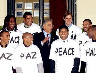 LOS BRASILEÑOS, CON SU PRESIDENTE Y POR LA PAZ