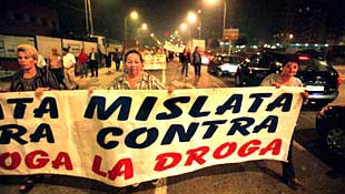 Cientos de vecinos exigen en Mislata acciones contra el tráfico de drogas