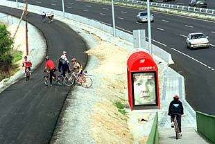 YA PUEDEN MONTAR EN BICI SIN JUGARSE LA VIDA.