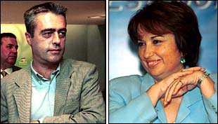El alcalde de Estepona, el socialista Antonio Barrientos, y Rosa Díaz, candidata del PP a presidir el Ayuntamiento.
