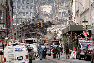 Restos de la Torre Sur del World Trade Center de Nueva York, vistos desde Battery Park.