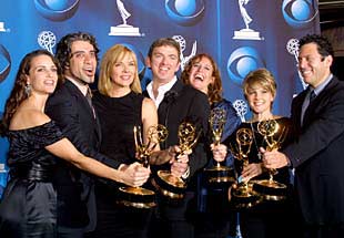 > El equipo de Sexo en Nueva York  (a excepción de su protagonista) celebra el premio a la serie.