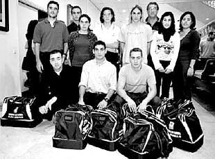 Deportistas de Almería que ha recibido la beca del Plan Indalo, ayer, en la Diputación.