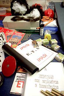 Parte del material incautado al    comando Madrid .