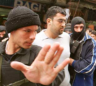 La policía paraguaya detiene a un palestino con pasaporte falso en Ciudad del Este.