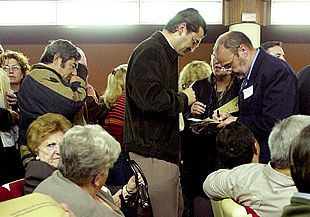 Sánchez Holgado, en el centro de la imagen, durante el congreso local del PP.
