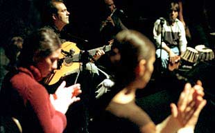 Javier Zamora, ayer, durante un ensayo en el Palau de la Música de Valencia.