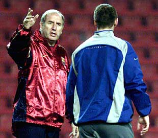 Rexach da indicaciones a Anderson, ayer, durante el entrenamiento en Anfield.