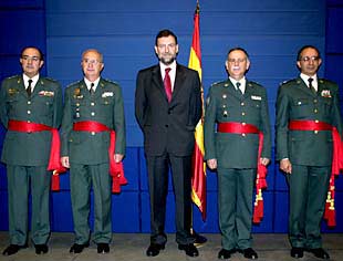Rajoy, flanqueado por los nuevos generales: de izquierda a derecha, Hinojosa, Faustino, Rodríguez y Gómez.