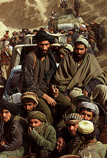 Cientos de combatientes talibanes se rinden en su reducto de Kunduz a la Alianza del Norte