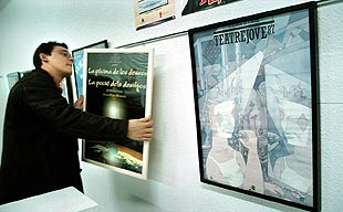 Exposición de carteles de teatro en el Casal Jaume I de Alicante.