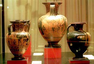 Cerámicas griegas exhibidas en la exposición  De la tierra a la imagen,  en Tarragona.