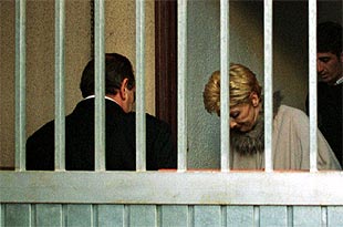 La presunta homicida Maruja B., en el momento de ser trasladada a los juzgados.