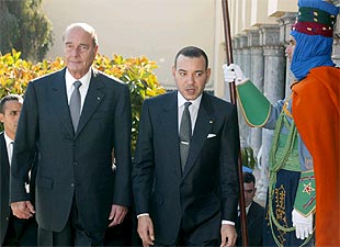 El presidente francés, Jacques Chirac (a la izquierda), y el rey Mohamed VI de Marruecos, en Rabat.