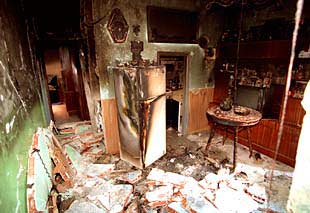 Estado en el que quedó el interior del piso afectado por la explosión de gas, en el distrito de Tetuán.