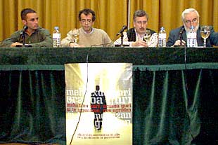 Gesto por la Paz convocó ayer un acto en la Universidad de Deusto contra la 'violencia de persecución' que sufren los amenazados por ETA y su entorno.