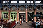 En los diferentes niveles del mercado de Covent Garden se concentran comercios y cafés.