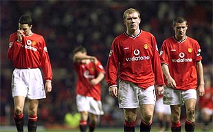 O'Shea, Gary Neville (al fondo), Scholes y Keane, de izquierda a derecha, al final del partido.