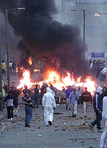 Enfrentamientos raciales en Bradford (Inglaterra) el pasado julio.