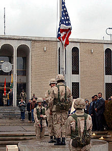    Marines  norteamericanos izan de nuevo la bandera en la Embajada de Estados Unidos en Kabul.