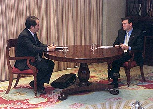 Redondo, ayer, en su reunión con el  lehendakari<i<, Juan José Ibarretxe.