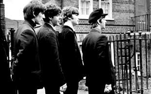 John Lennon y Ringo Starr, en un fotograma de la película    ¡Qué noche la de aquel día! 