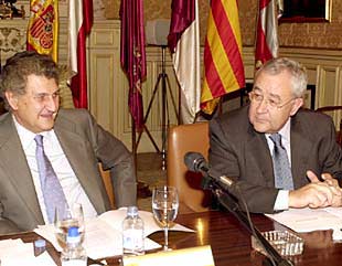 El ministro de Administraciones Públicas, Jesús Posada, junto al vicepresidente de Aragón, José Ángel Biel.