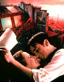 Nicole Kidman y Ewan McGregor, en    Moulin Rouge. 
