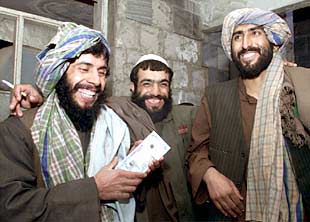 EL GOBIERNO DE KABUL LIBERA A 250 PRESOS TALIBANES.