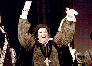 Montserrat Caballé, anoche al finalizar la representación de la ópera  Enrique VIII  en el Liceo de Barcelona.