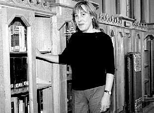 Felisa Sanz, ayer, en una de las salas de lectura de la Biblioteca de Bidebarrieta.
