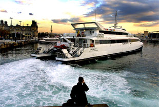 Catamarán de alta velocidad entre Barcelona y Ciutadella