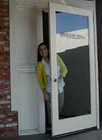 Mar Rodríguez Hershenson, en la puerta de su empresa en Sunnyvale.